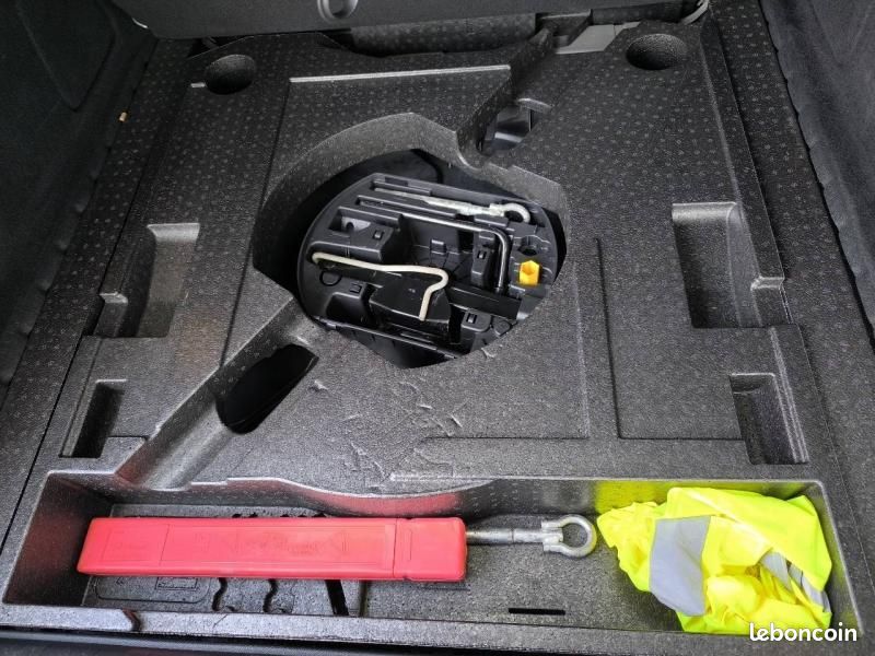 Peugeot 308 SW 1.2 PureTech 110ch Style S&S (image 12)