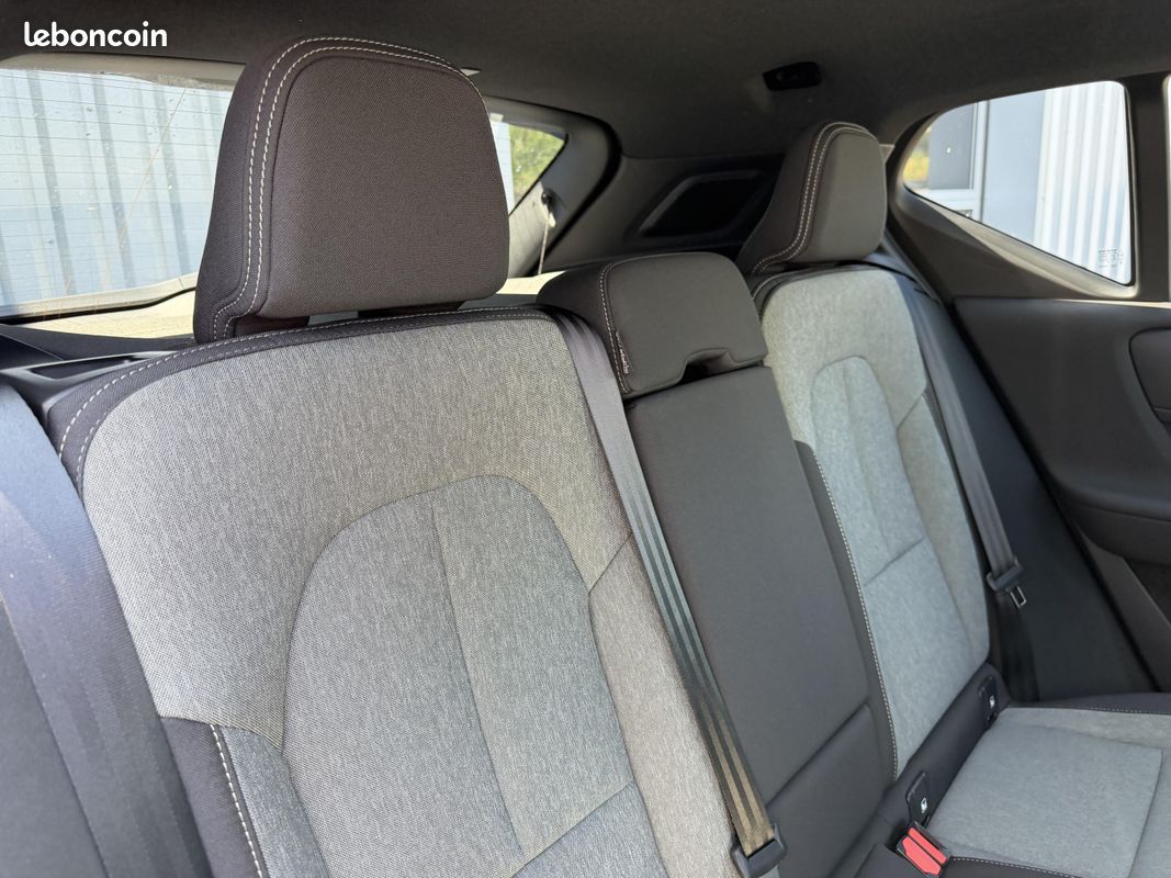 VOLVO XC40 B4 197 ch DCT7 Ultra (image 10)