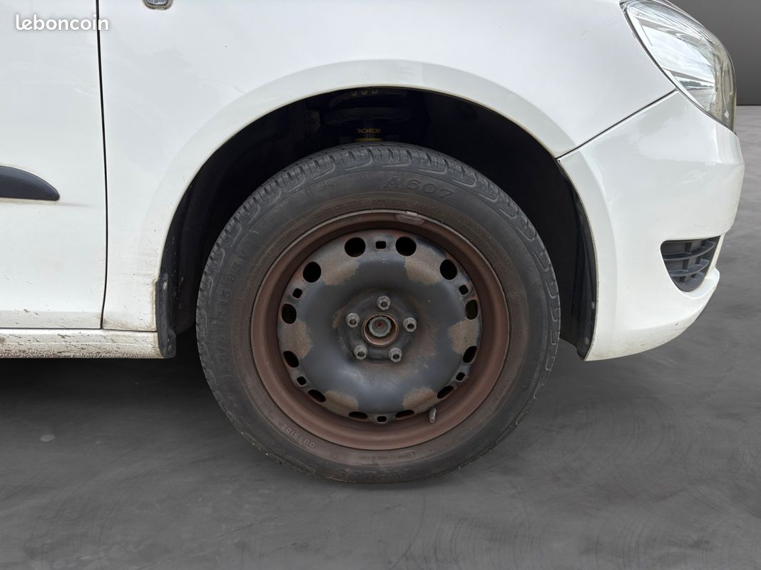 SKODA FABIA II 1.4 TDI 90 AMBITION 90Ch Garantie 12 mois (image 16)