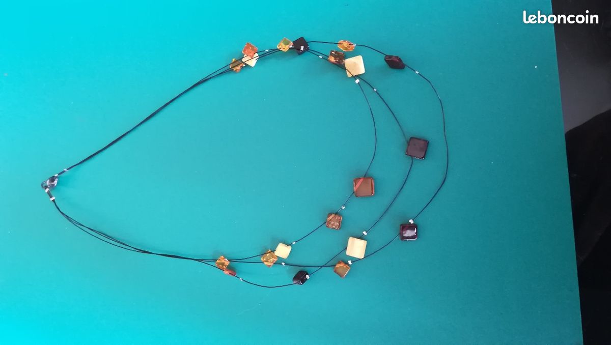 Collier triple en ambre (image 1)