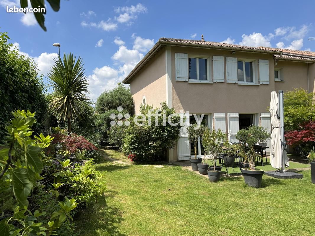 Maison 5 pièces 95 m² · à Vaulx-en-Velin · 95 m² · 390 000 €