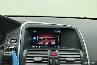 Volvo XC60 2.0 T5 245ch OCEAN RACE - TOIT PANORAMIQUE CUIR SIÈGES ÉLECTRIQUES CHAUFFANTS PARE-BRI... (image 25)
