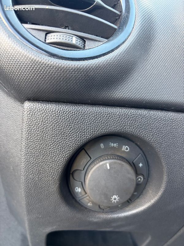 Opel Corsa CDTI COOLLINE 1 ÈRE MAIN SUIVIE D ENTRETIEN PAYÉ EN 3 FOIS (image 15)
