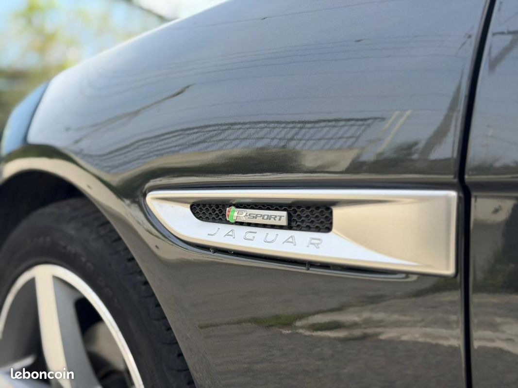 JAGUAR XE 2.0 D - 180 - BVA - AWD BERLINE R-Sport PHASE 1 (image 31)