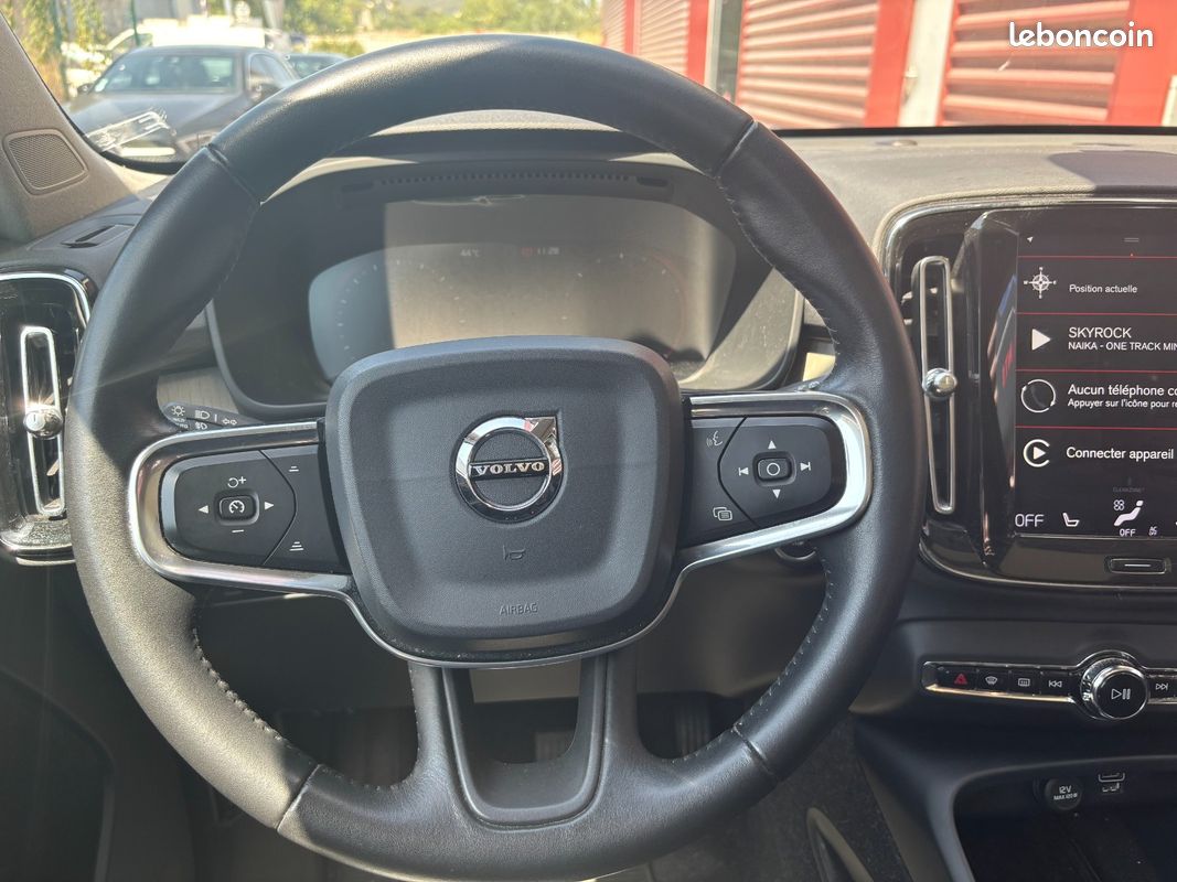 VOLVO XC40 D3150 ch Geartronic 8 Inscription / Toit ouvrant / Caméra 360 / Carplay / Garantie 12 mois (image 9)