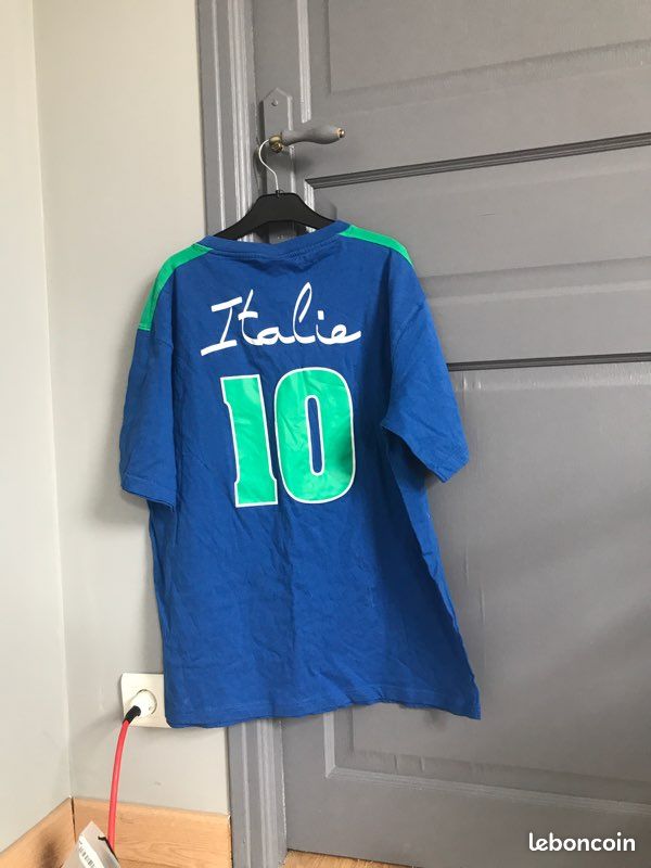 T-shirt (image 2)