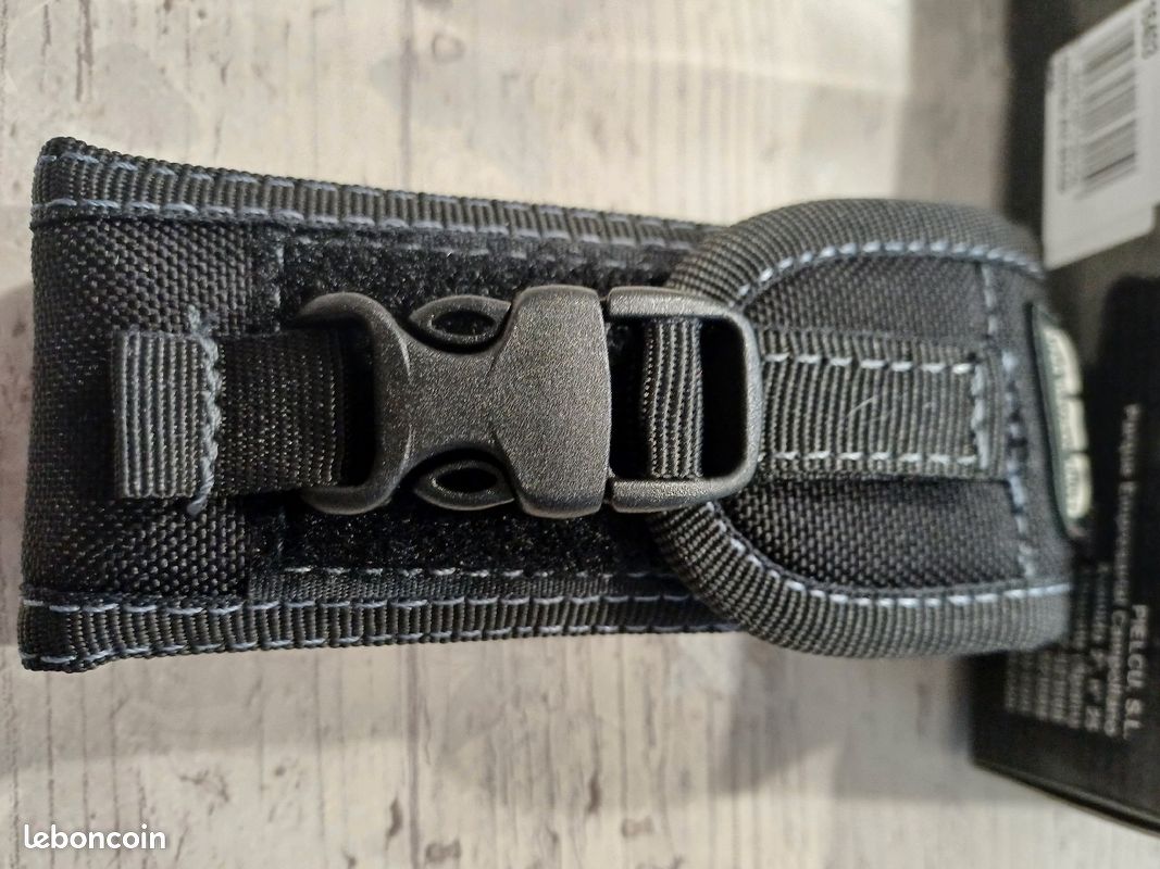 A T K knives (image 4)