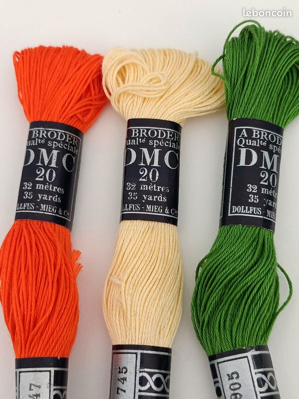 Lot De 10 écheveaux De Laine à Broder Vintage - Couleurs Rouge Et Vert, Origine Danemark