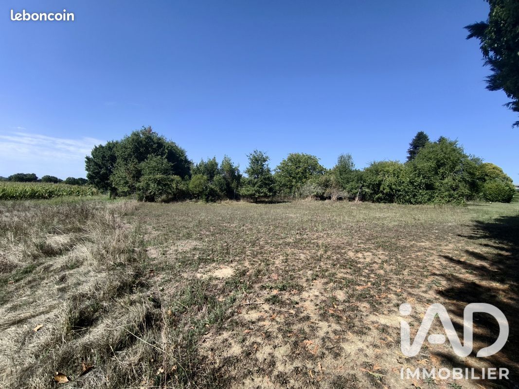 Terrain 1944 m² · à Sainte-Colombe-en-Bruilhois · 1 944 m² · 78 000 €