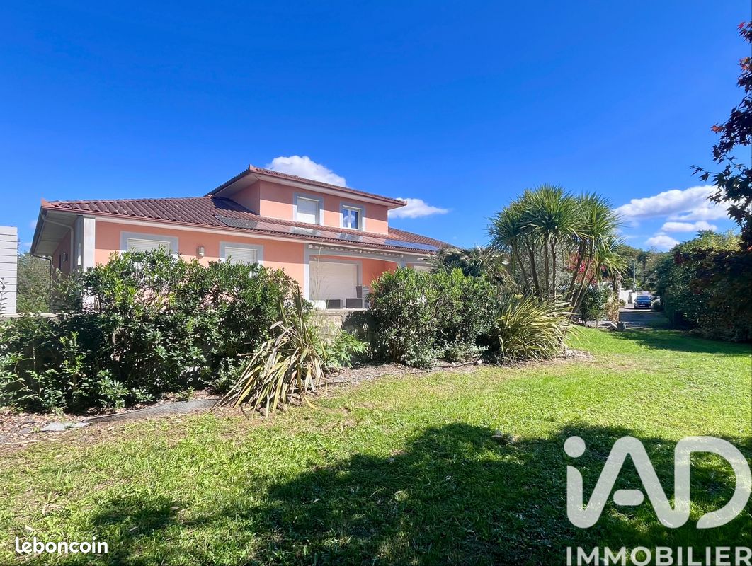 Maison 6 pièces 196 m² · à Orleix · 196 m² · 305 000 €