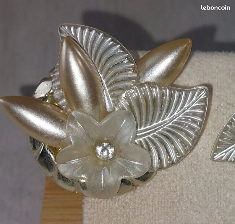 Boucles D'oreilles Clips Vintage En Nacre - Décor Fleuri - À Nettoyer