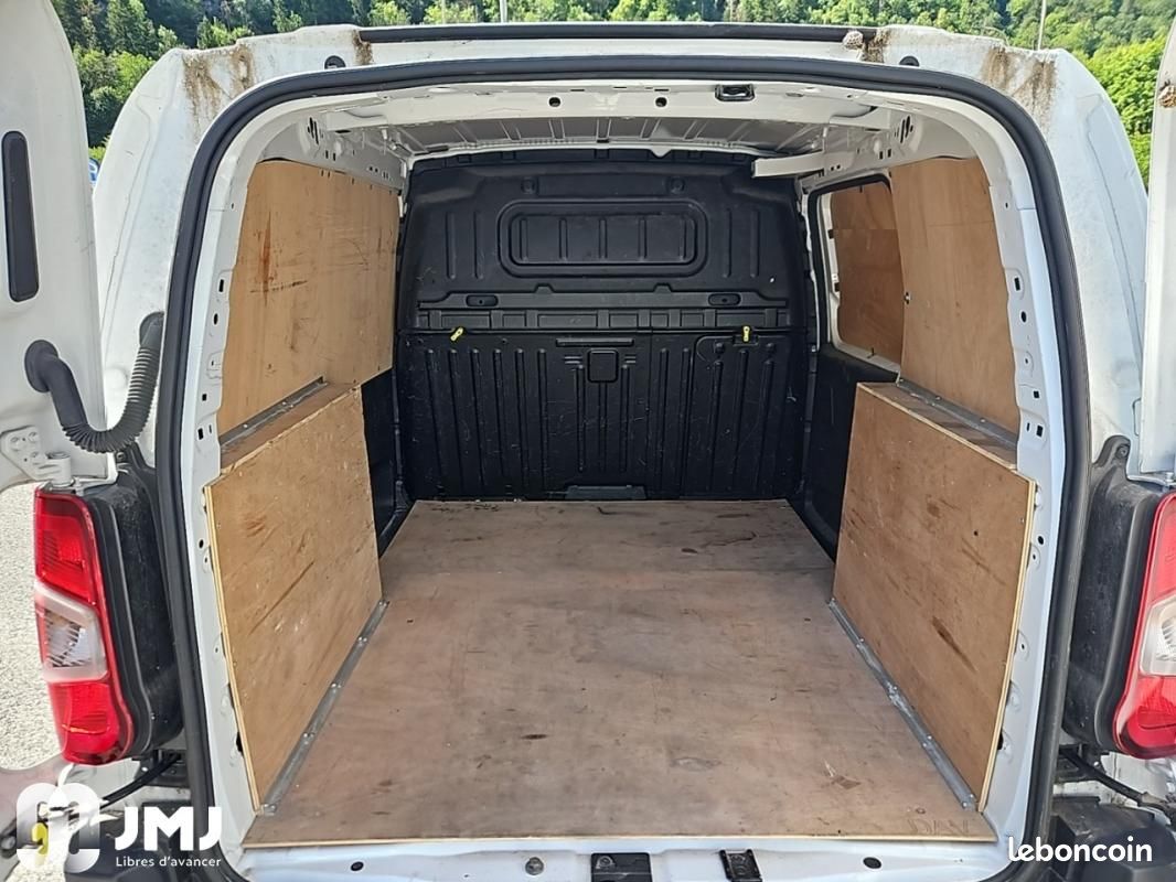 Peugeot Partner FOURGON STANDARD 650 KG PURETECH 110 S&S BVM6 PREMIUM (image 10)