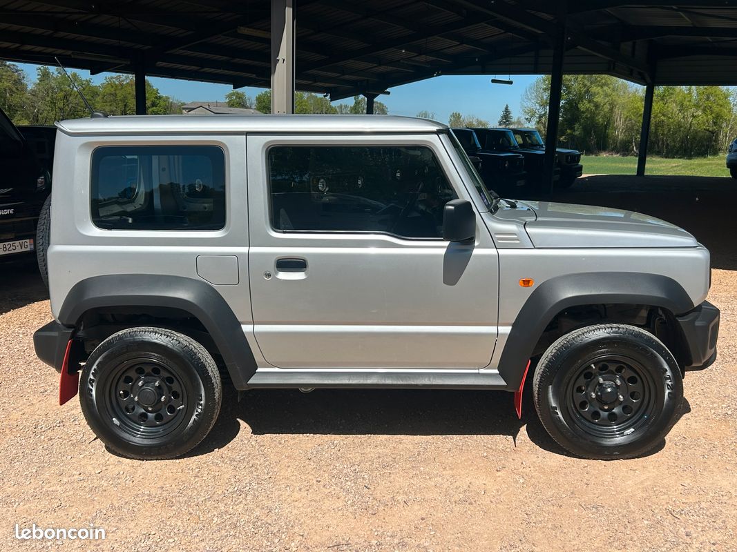 Jimny 4x4 1.5 vvt 102 privilege attelage du 12/2023 garantie constructeur 12000 kms reels (image 2)