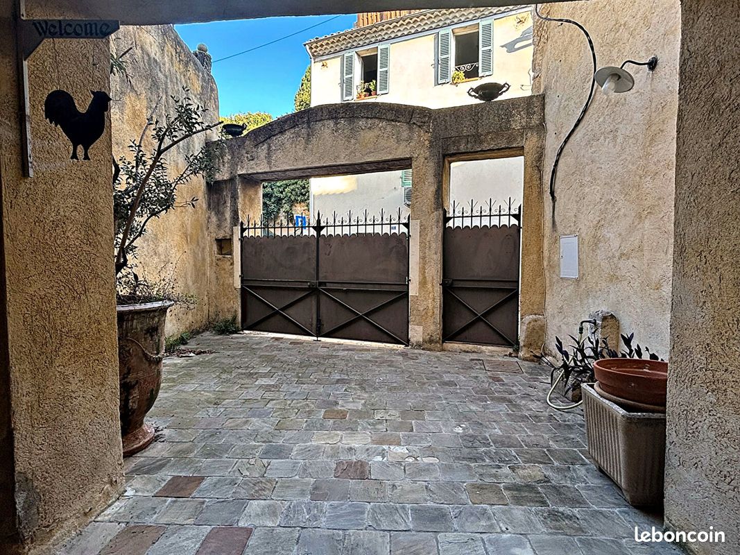 Maison 9 pièces 320 m² · à Lambesc · 320 m² · 699 000 €