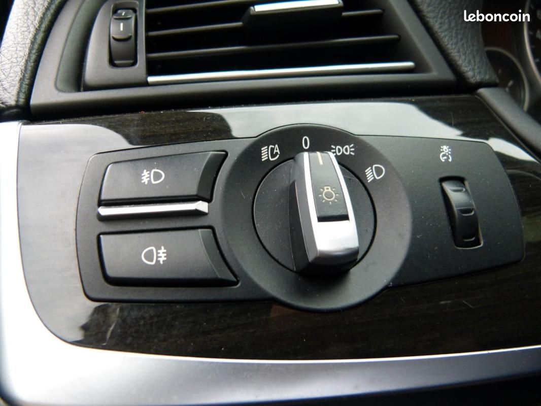 BMW 535 i 306ch - BVA TOIT OUVRANT HUD CAMÉRA DE RECUL INTERIEUR CUIR (image 24)