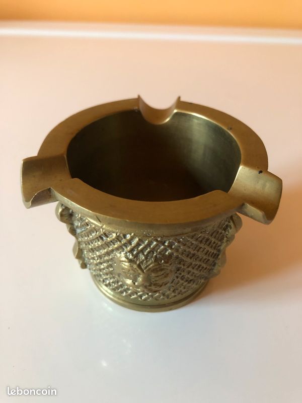 Cendrier en bronze (image 2)