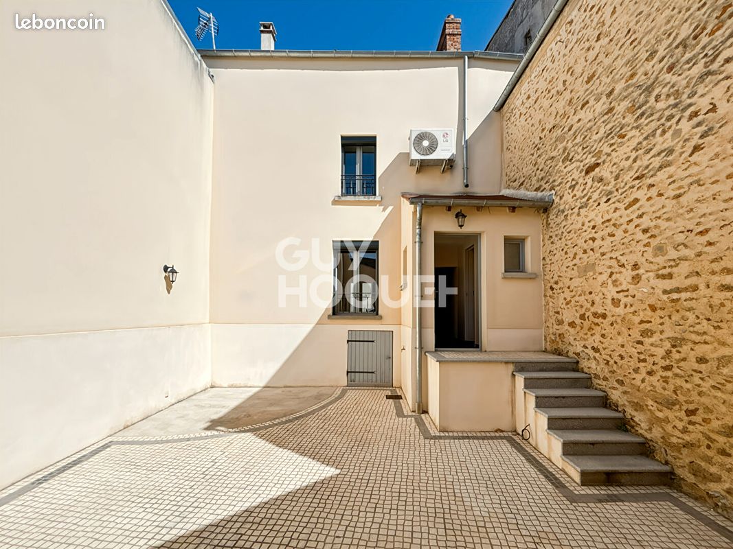 Maison 5 pièces 95 m² · à Chaumes-en-Brie · 95 m² · 1 175 €