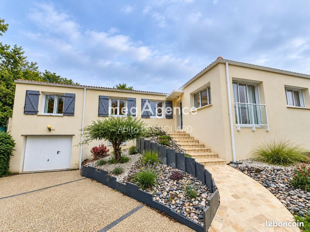 Maison 6 pièces 168 m² · à Aubigny-les Clouzeaux · 168 m² · 327 000 €