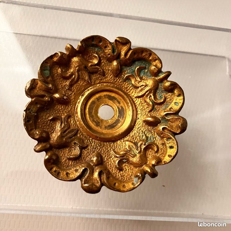 BOUGEOIRS ANCIENS, et accessoires, dont mouchette, éteignoirs pièces détachées etc (image 13)