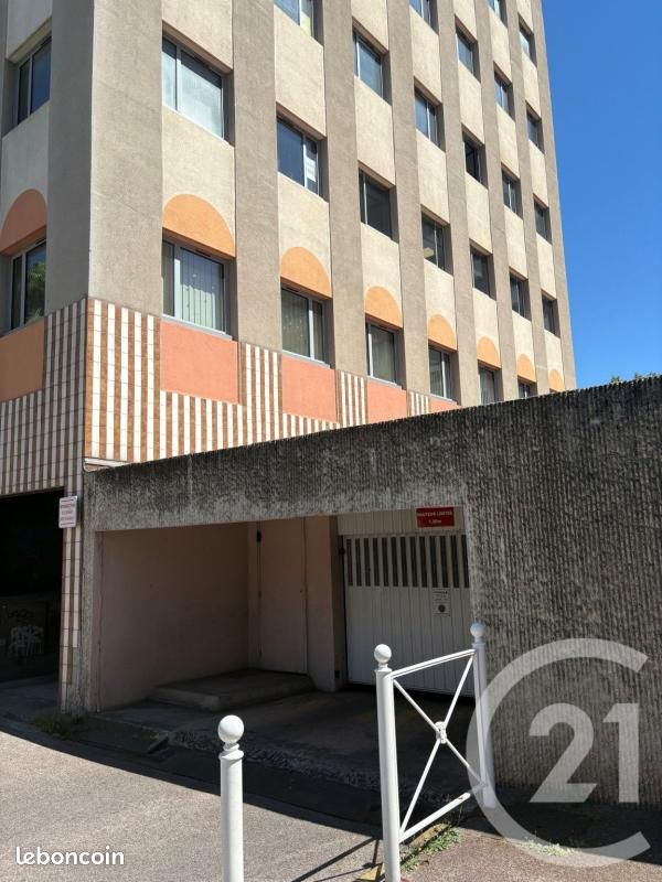 Parking 10 m² · à Toulon · 10 m² · 90 €/mois