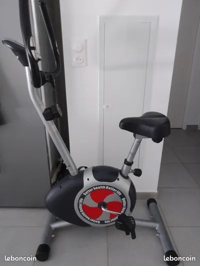 Vélo d'appartement complet avec écran et réglages - Très bon état (image 1)