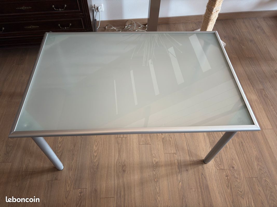 Table Ikea Vika Lauri