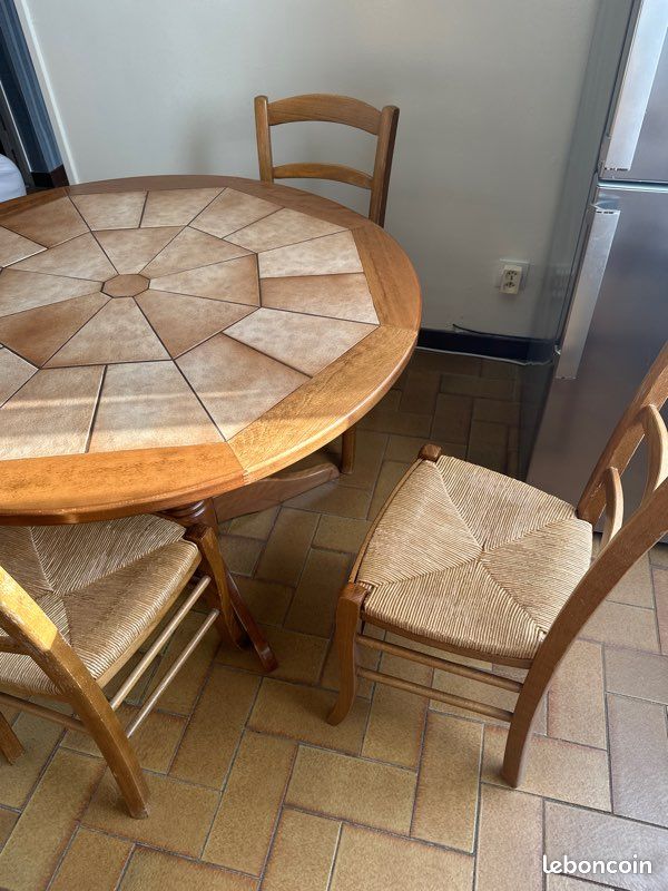 Table en chêne massif avec 5 chaises (image 1)