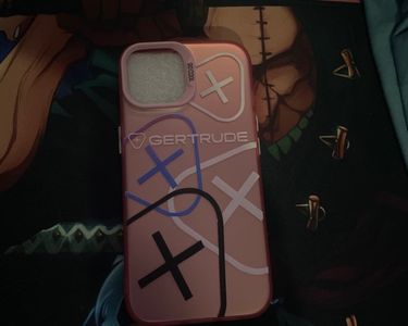 Coque Gertrude, rose, iPhone 15 - Accessoires téléphone & Objets connectés