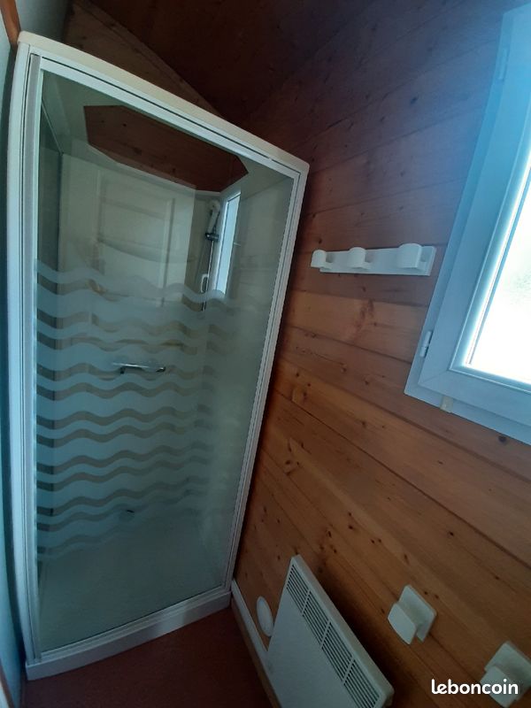 Chalet bois au bord de l'eau en pleine nature (image 6)