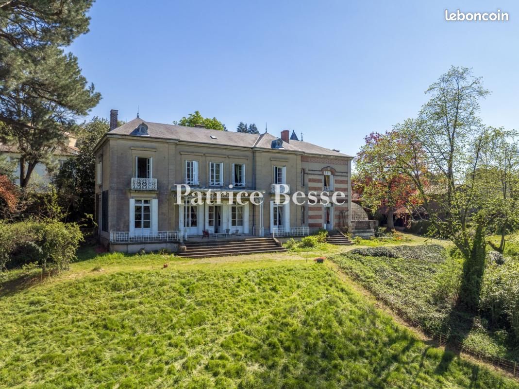 Maison 16 pièces 610 m² · à L'Étrat · 610 m² · 998 000 €