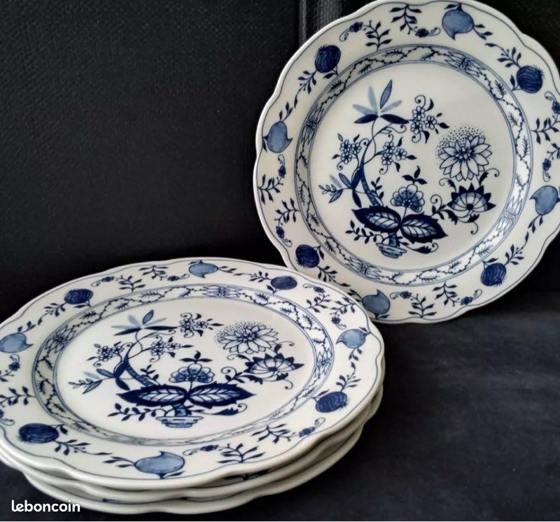 4 ans Assiettes à dessert Royal Boch Motif « Oignons bleus » (image 1)