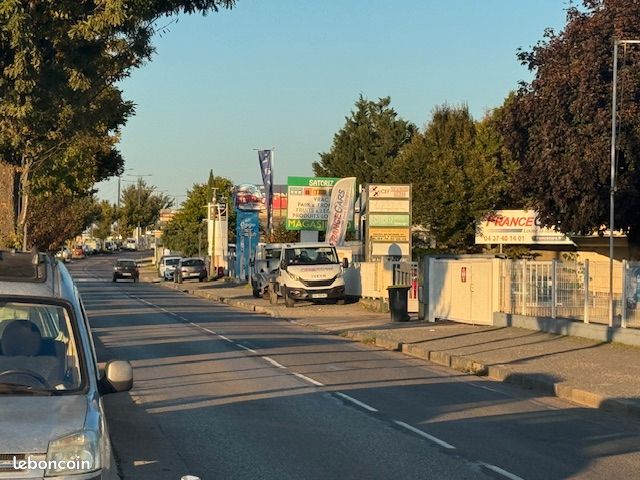 Local commercial 710 m² (image 1)