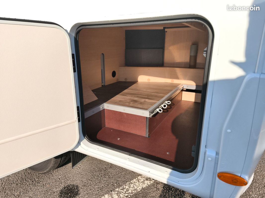 Camping-car profilé SUNLIHGT T58 Adventure Edition, Lit à la française + lit de pavillon, Citroën Jumper 2.2 Hdi 140 Cv BVA (boite automatique). NEUF de 2026, T 58 (image 6)