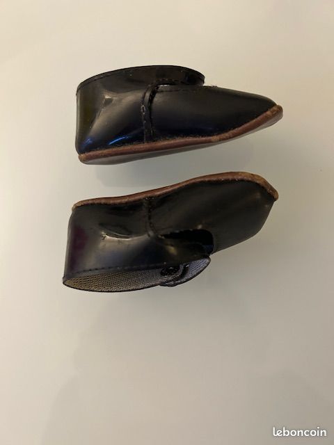 Vintage paire de chaussures de poupée blanche en porcelaine