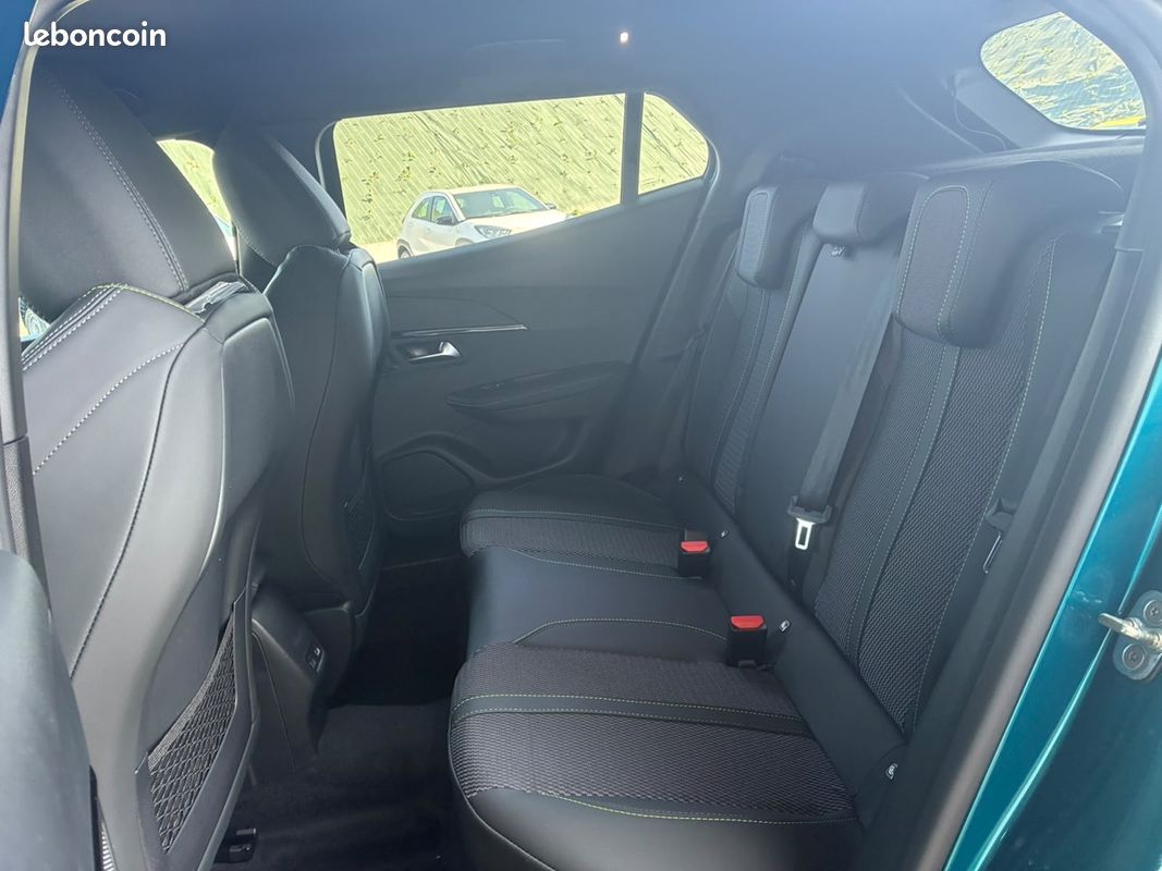 Peugeot 2008 1.2 HYBRID 145CH GT E-DCS6 (image 11)