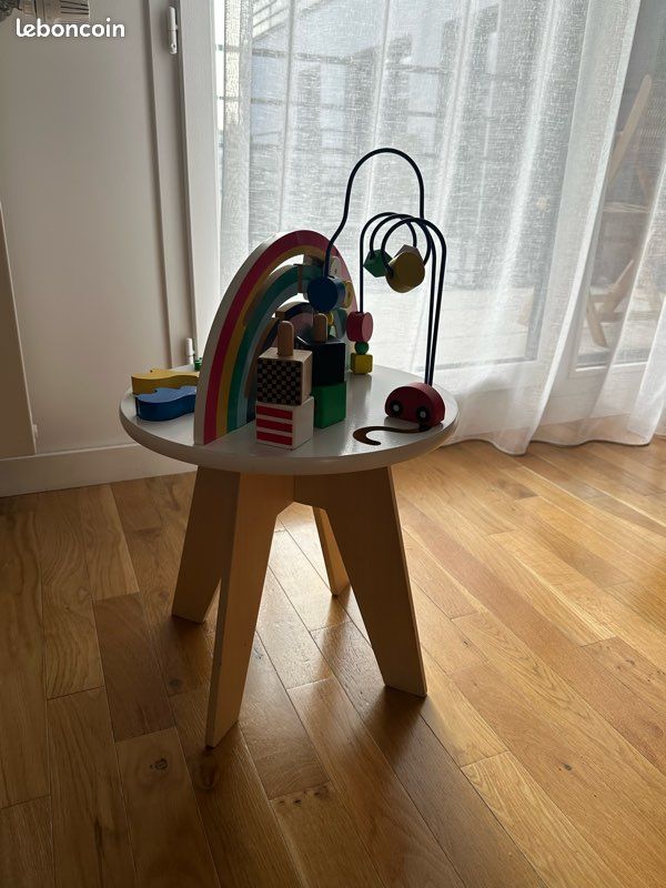Table d’éveil multi-activités en bois — excellent état (image 3)