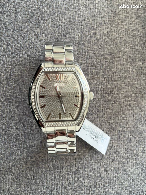 Montre Femme Guess à Quartz - Boîtier Et Bracelet Acier Inoxydable Argenté - Occasion