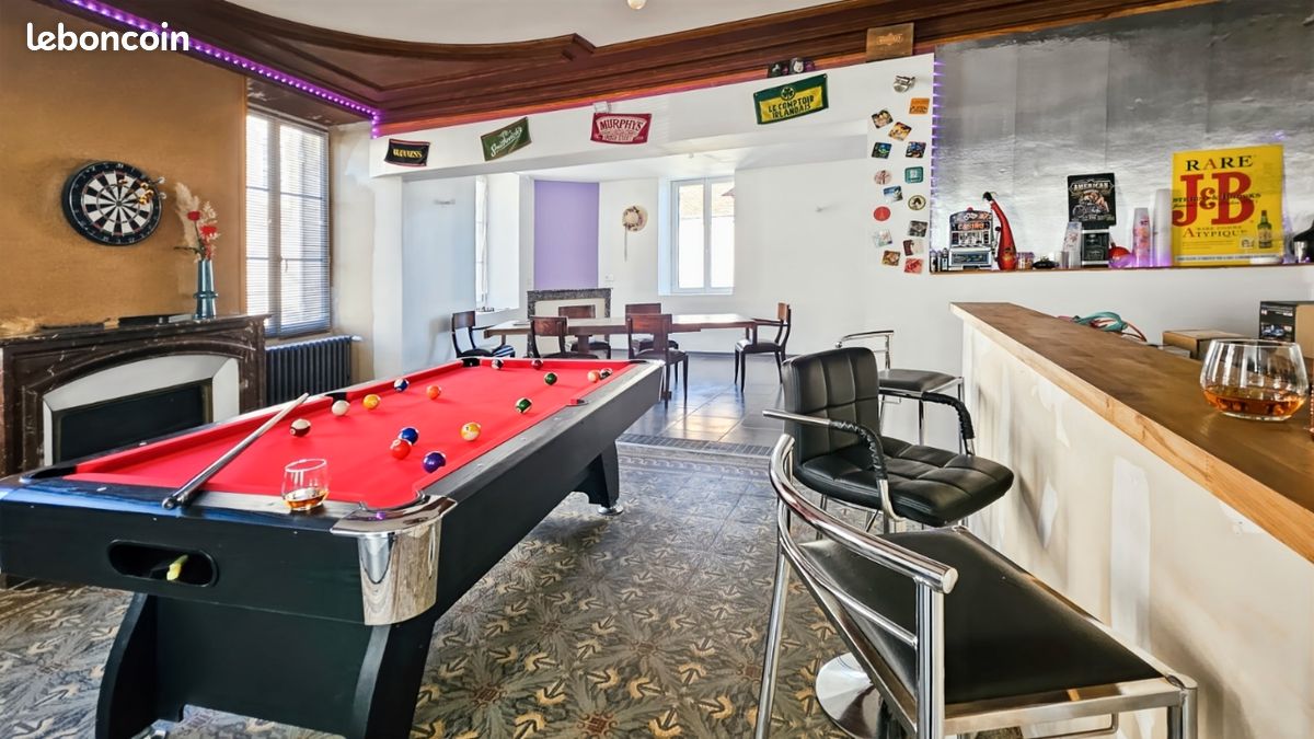 Maison 5 pièces 198 m² · à Châteaumeillant · 198 m² · 160 000 €