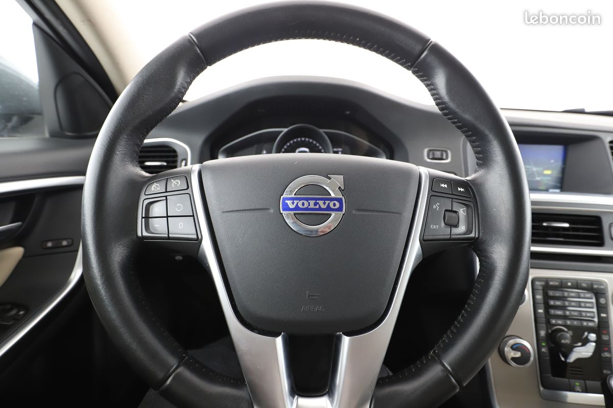 Volvo V60 2.0 D4 Momentum Geartronic 8 190 ch (image 15)