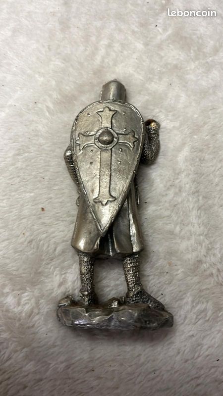 Statuette chevalier médiéval en étain – 11 cm (image 2)