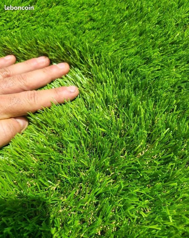 Pelouse synthétique neuve, qualité professionnelle, fibres résistantes, anti-UV – Foix (image 2)