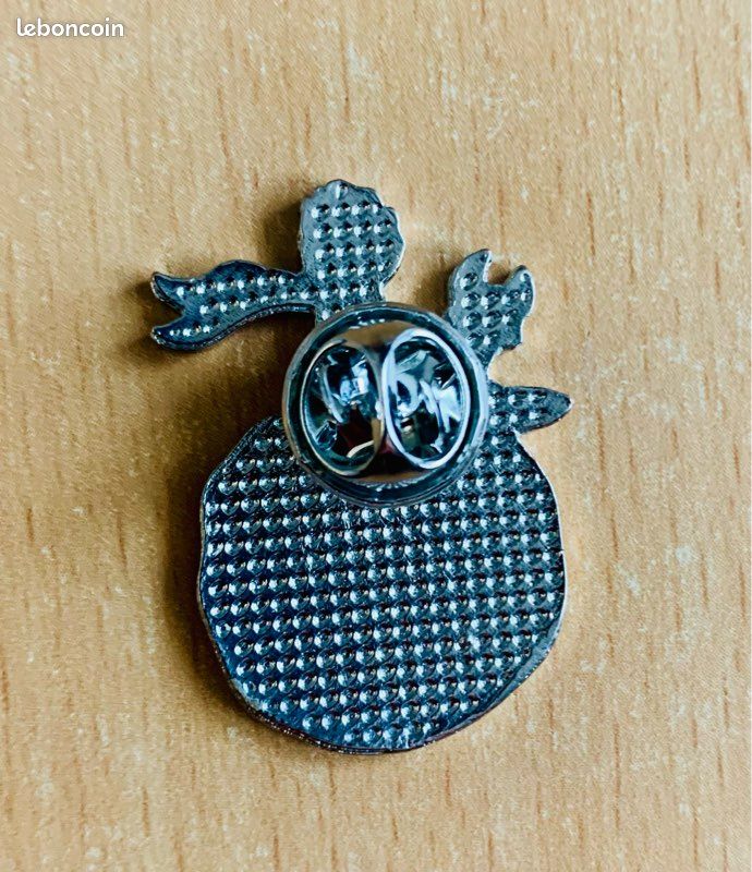 Un pin’s, Petit Prince, couronne (image 2)