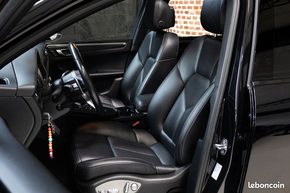 Porsche Macan (2.0L 252 ch) PDK (Pack Chrono, Toit ouvrant, Apple CarPlay, Audio Bose...) (image 3)