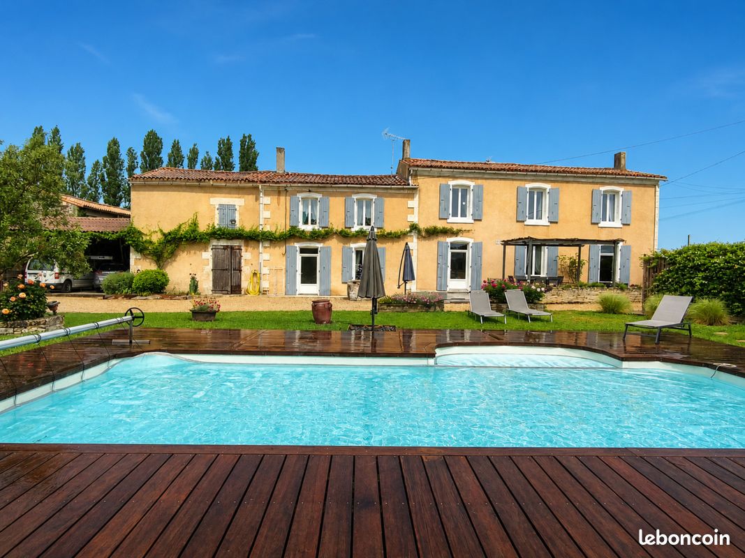 Maison 7 pièces 180 m² · à Courçon · 180 m² · 426 000 €