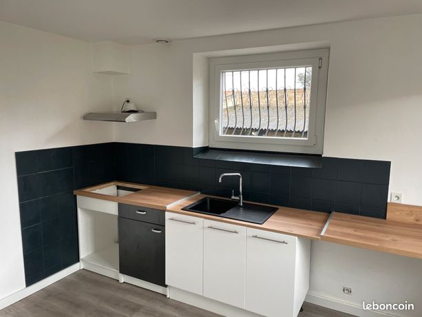 Maison entièrement renovée avec une grande cour