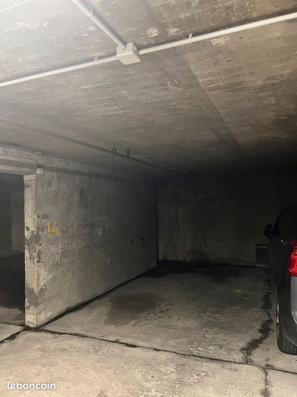 Je propose à la location une place de parking · à Châtillon · 60 €