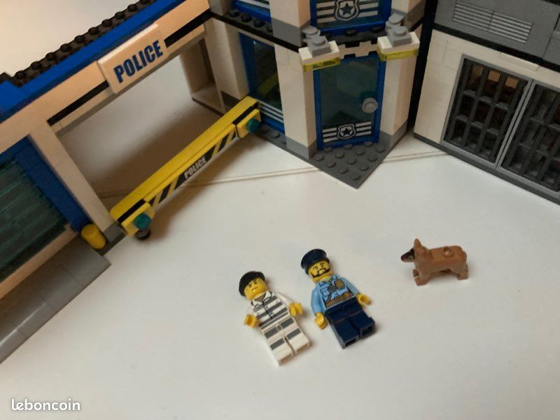 Lego 60141 commissariat de police (image 6)