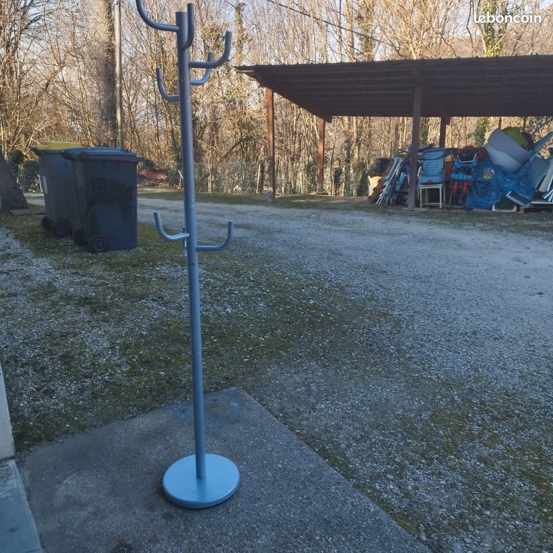 Porte manteau sur pied en aluminium (image 14)