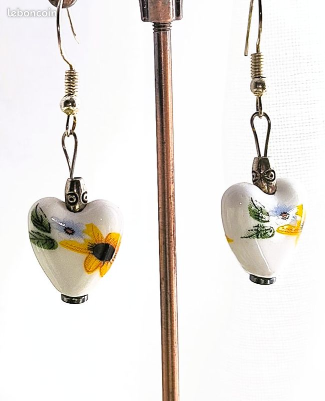 Boucles d'oreilles originales- forme coeur céramique- dessin tournesol-Artisanat (image 3)