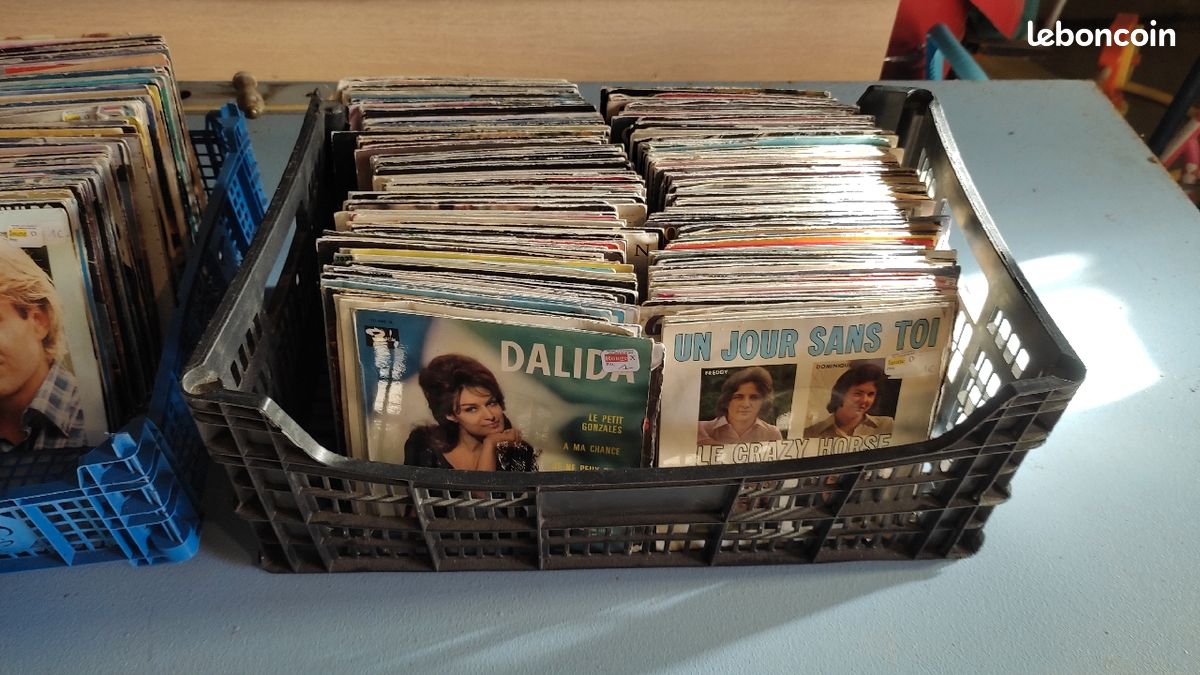 Vends vinyles 33 et 45 tours doit partir rapidement (image 1)